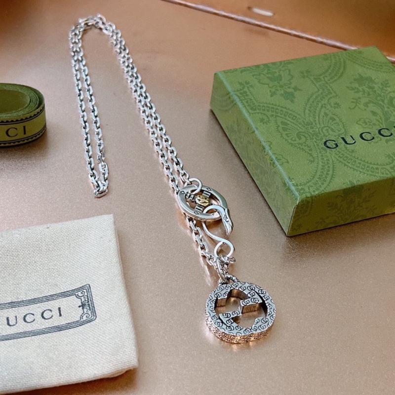 G*u*i necklaces